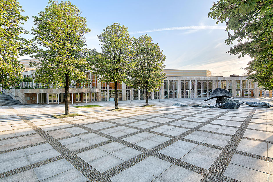 Forum am Schlosspark Vorplatz
